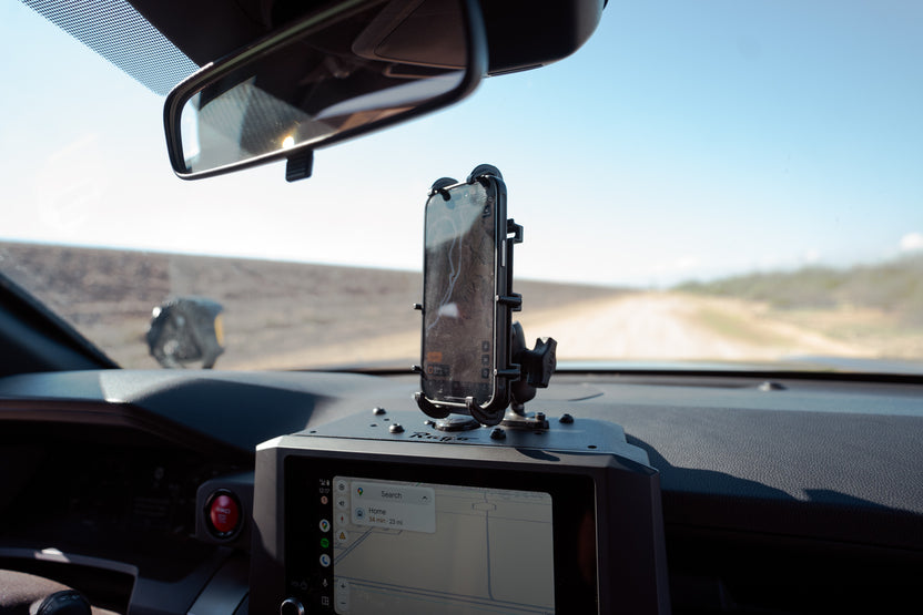 Phone mounted to top of Device Dash Mount in the 6th Gen Toyota 4Runner