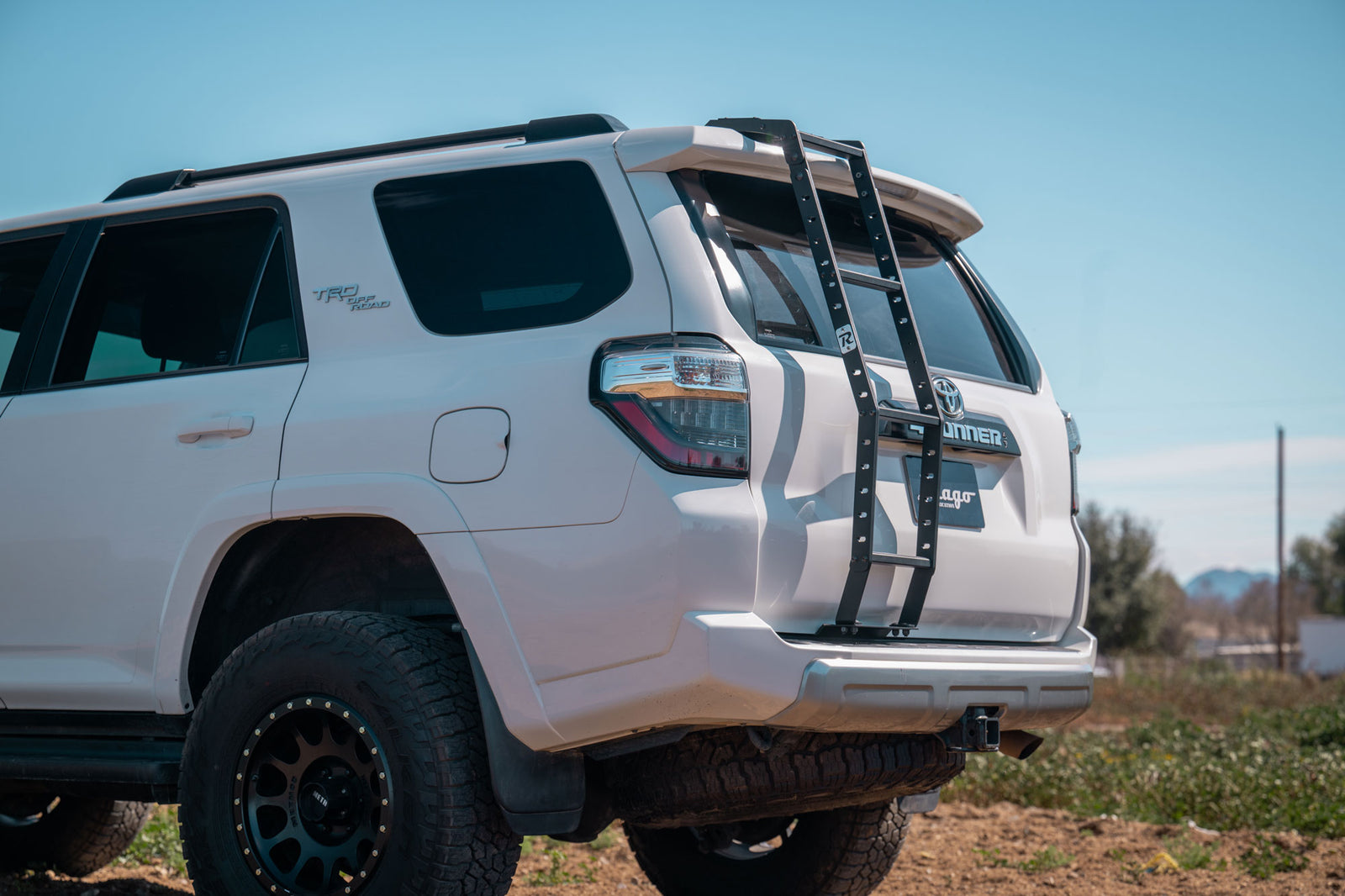 5th gen 4Runner Rear hatch ladder, rendered